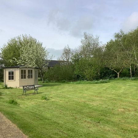 Hollyhock Cottage, Clematis Cottages, スタンフォード エクステリア 写真