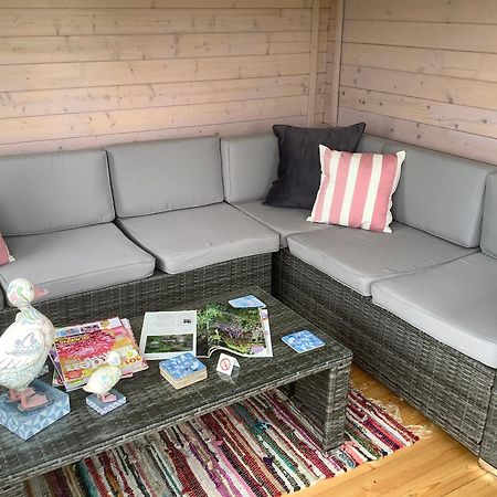 Hollyhock Cottage, Clematis Cottages, スタンフォード エクステリア 写真
