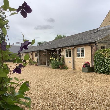 Hollyhock Cottage, Clematis Cottages, スタンフォード エクステリア 写真
