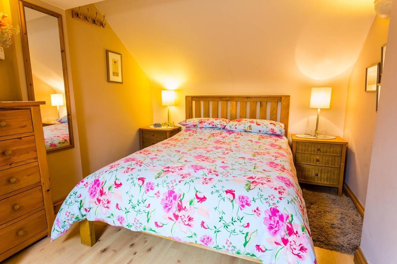 Hollyhock Cottage, Clematis Cottages, スタンフォード エクステリア 写真