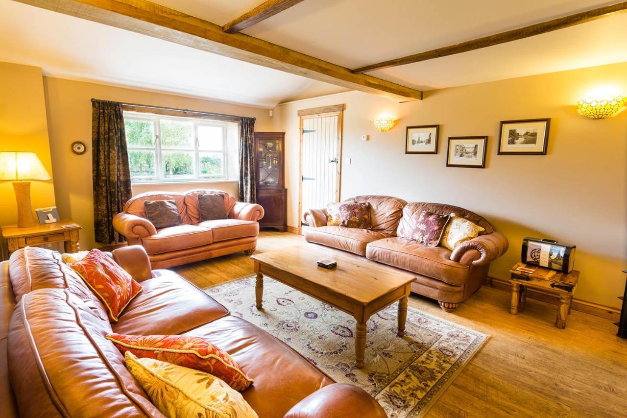 Hollyhock Cottage, Clematis Cottages, スタンフォード エクステリア 写真
