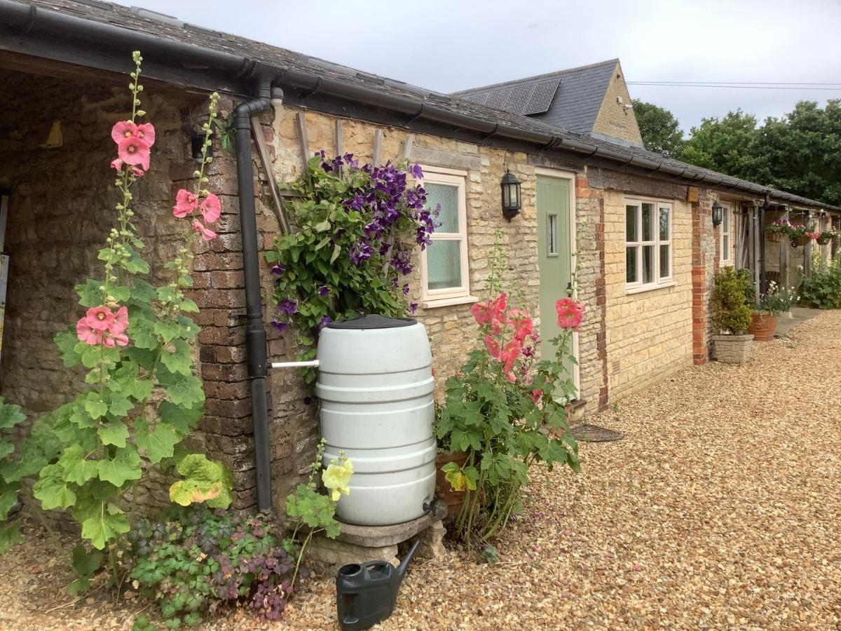 Hollyhock Cottage, Clematis Cottages, スタンフォード エクステリア 写真